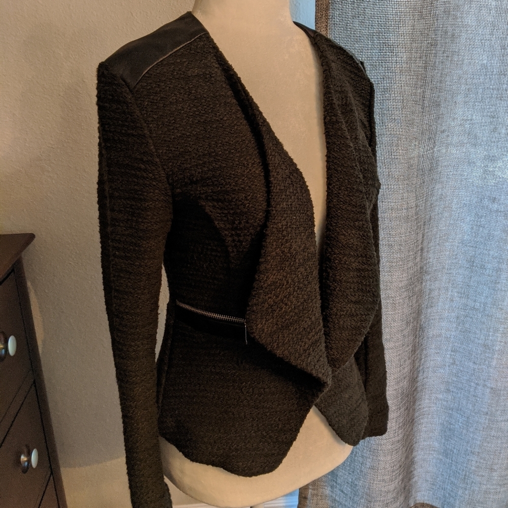 Lightweight knit blazer